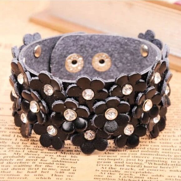 Guang Tong Black Flower & Rhinestone Bracelet - Picture 1 of 5